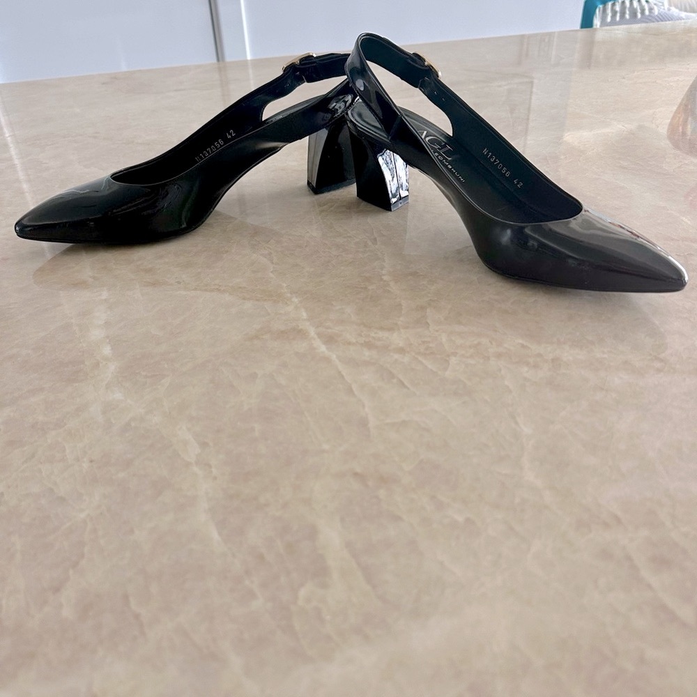 AGL Made in Italy. Black Patent-leather sling back pump, size 11.